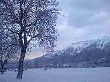雪山下