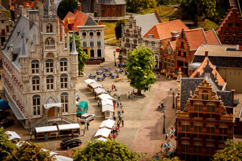 马德罗丹小人国