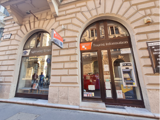 布达佩斯往返潘多夫购物村:含接送车+九折卡+€5餐券