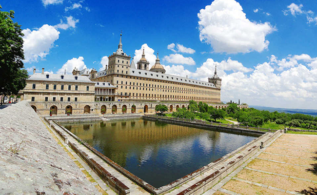 世界文化遗产地埃斯科里亚尔修道院+弗朗哥烈士谷半日游 