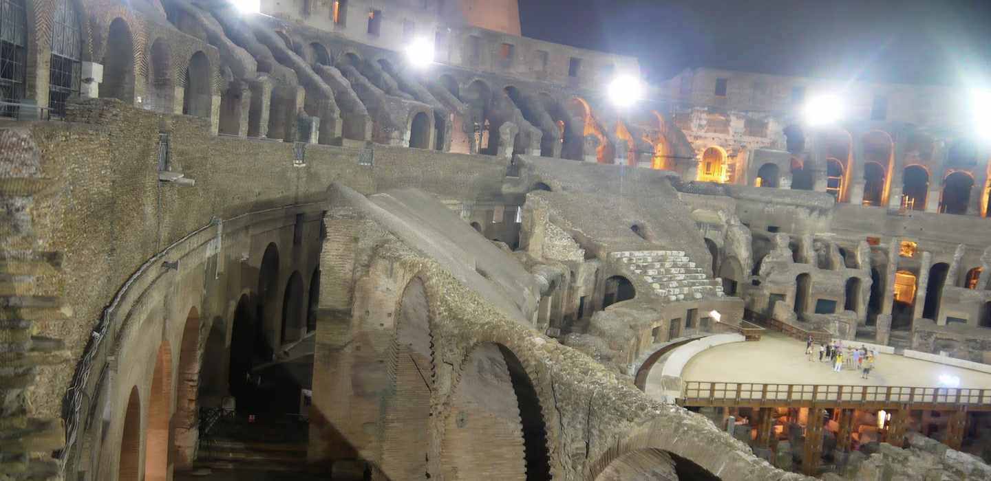 夜游古罗马斗兽场 +竞技场未开放区域参观 (免排队+英文导游讲解)