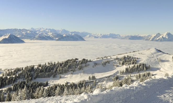 瑞吉山登顶往返齿轨铁路  