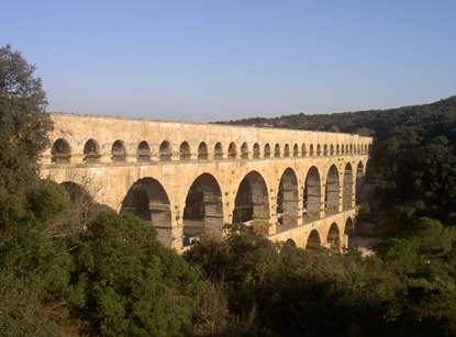 普罗旺斯全景一日游 (嘉德水道桥+修道院赏薰衣草)
