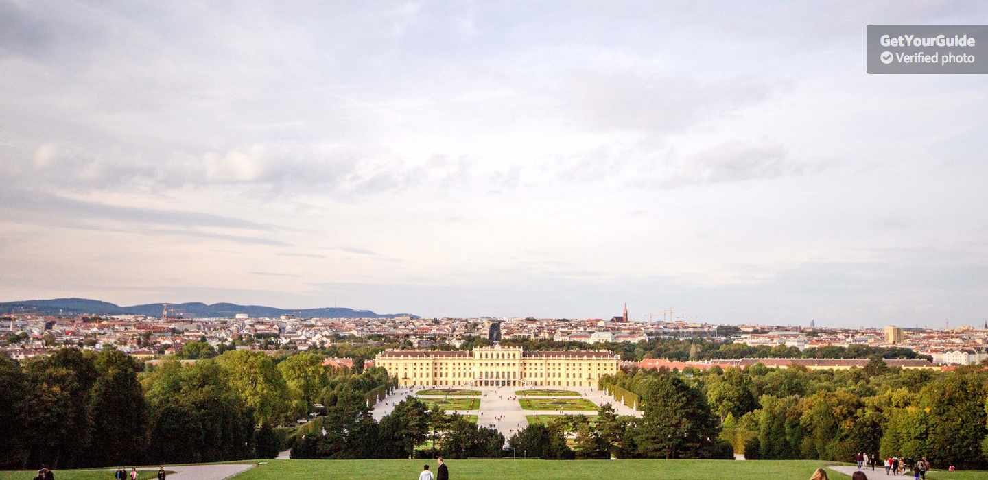 维也纳城市观光半日游 (含导游带领游览美泉宫)