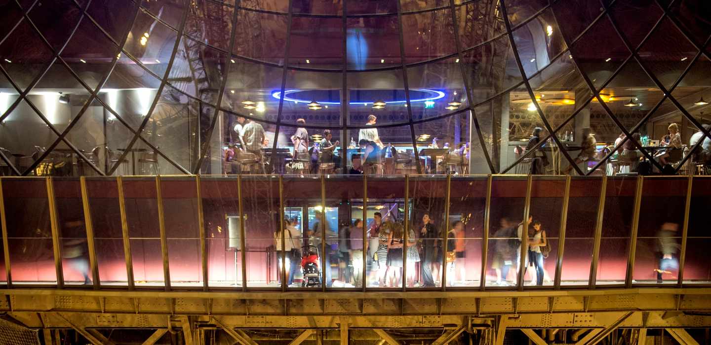 埃菲尔铁塔浪漫法式午餐