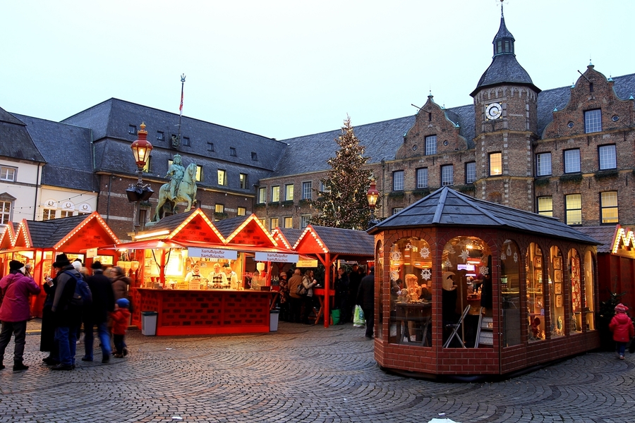 杜塞尔多夫国际机场(DUS) -杜塞尔多夫市区（中英文接送机）