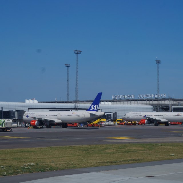 哥本哈根机场(CPH) - 哥本哈根市区（中英文接送机）