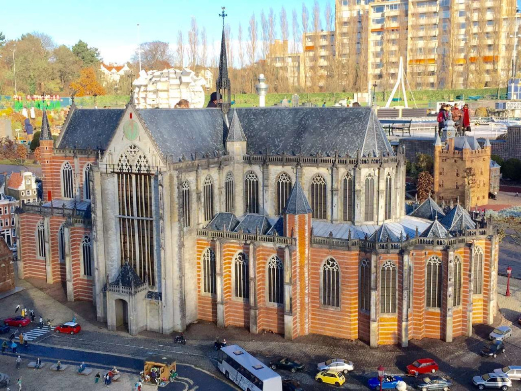 马德罗丹小人国