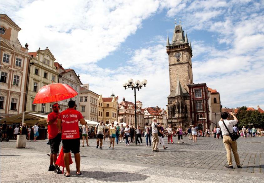 布拉格观光巴士