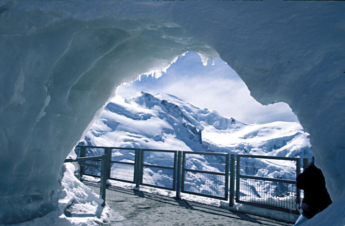 法国最美小镇安纳西+霞慕尼观欧洲最高峰勃朗峰一日游 (含南针峰，日内瓦往返)
